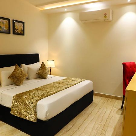 Hotel Malbork Inn Rajouri Garden Delhi - Couple Friendly Local Ids Accepted Ню Делхи Екстериор снимка